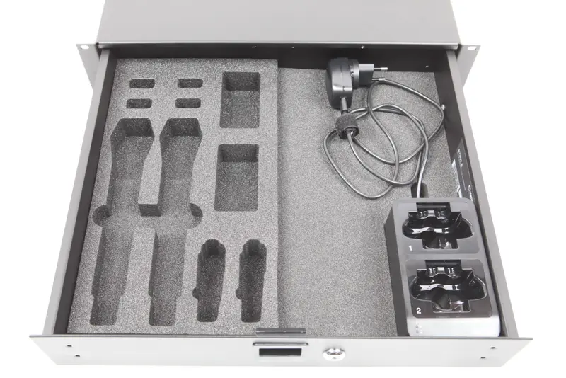 2HE Shure SBC203 Ladestation Inlay