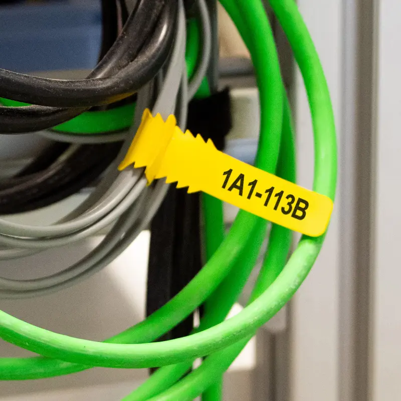 Hypertag zum Anbringen an Leitungen und Kabeln
