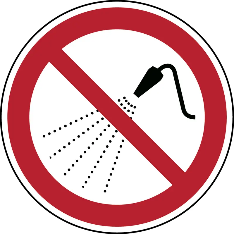 Mit Wasser spritzen verboten - ISO 7010