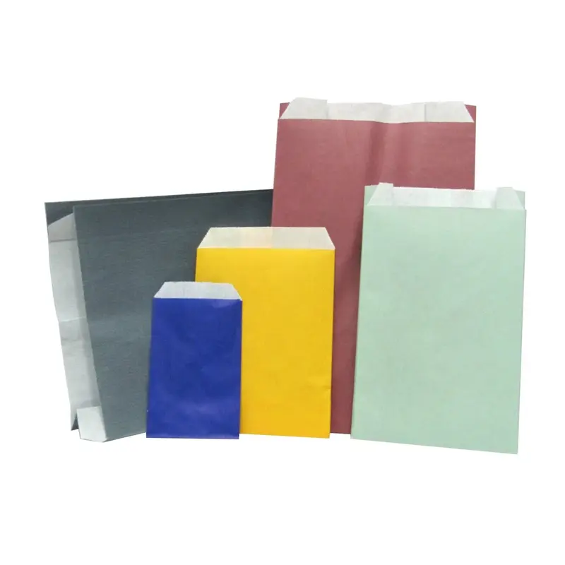 Pochettes cadeau papier kraft blanc coloré — 5 couleurs, 7 formats