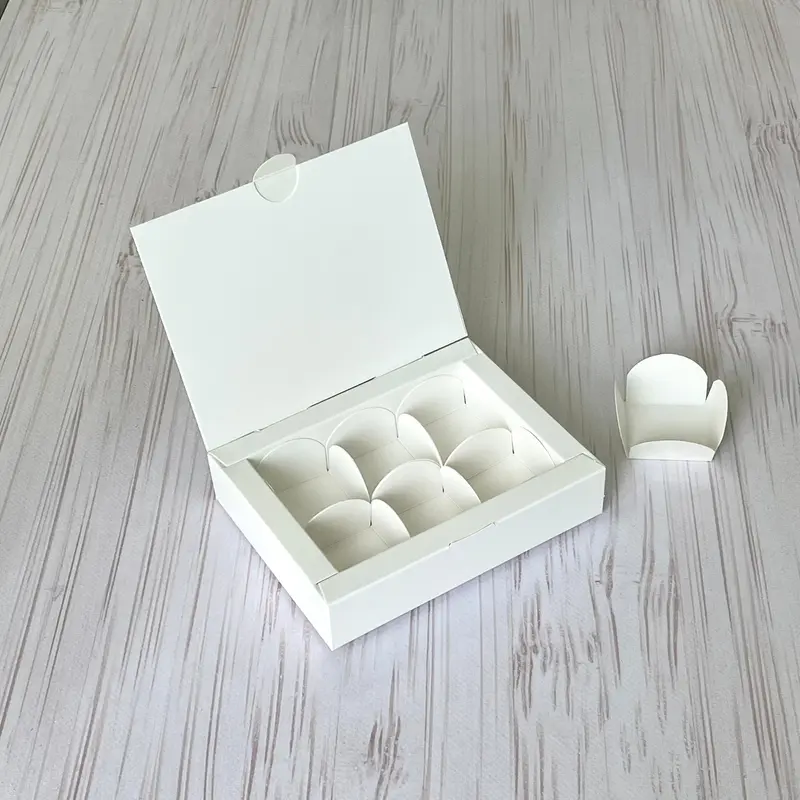 Schachtel für 6 Pralinen, Weiß, 110x145x30 mm, 5 Stk