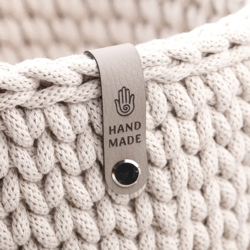 Schmales Knicklabel mit Schraube "handmade"