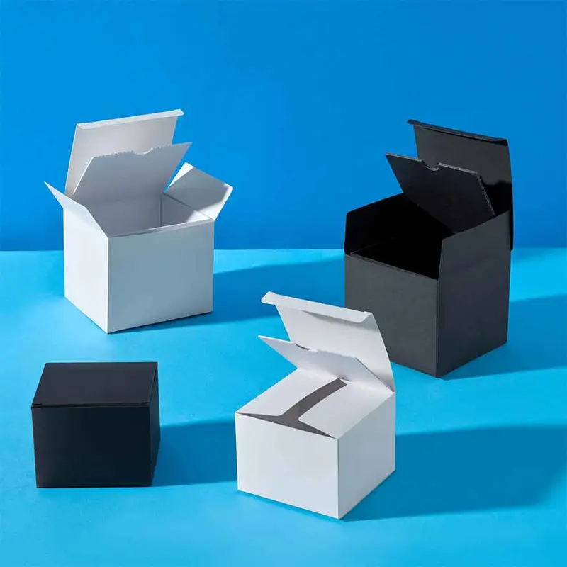 Verpackungsboxen für Kerzendosen in Schwarz oder Weiß