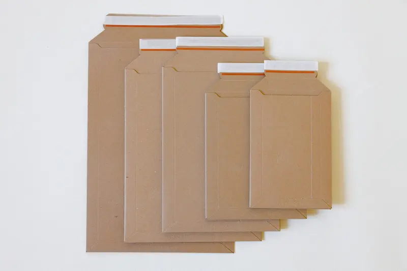 Versandtaschen braun aus Vollpappe