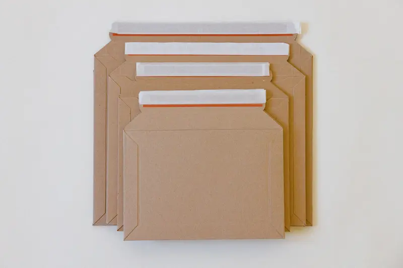 Versandtaschen braun mit Querbefüllung aus Vollpappe